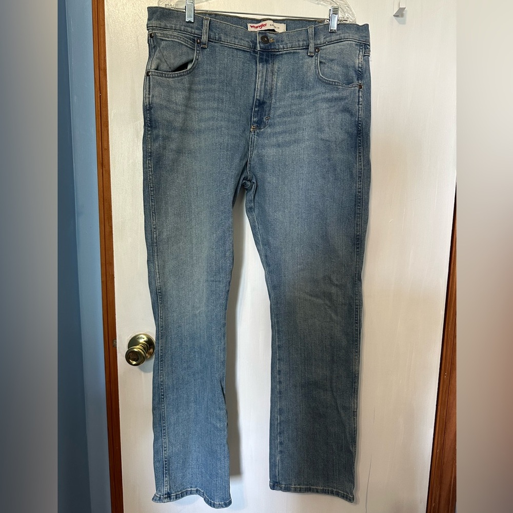 Men’s Wrangler Jeans 38 x 32, Slim Boot 77